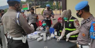 Cegah Penggunaan Narkotika, 100 Orang Anggota Polres Sumedang di Tes Urine